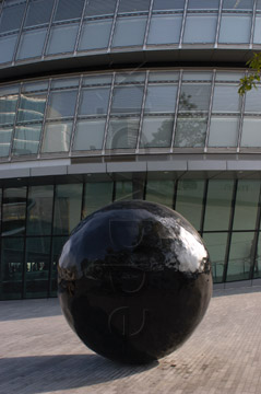 Comp image : lond010045 : 'Black ball' sculpture outside London's City Hall