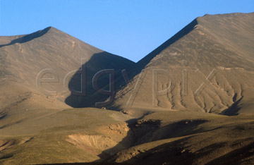 Comp image : mgun1505 : The 3666m Tizi-n'Oumsoud pass, below M'Goun in the High Atlas mountains of Morocco